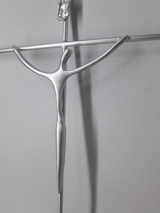 Crucifixo de Metal Estilizado  21 x 13 cm - Barra Redonda -