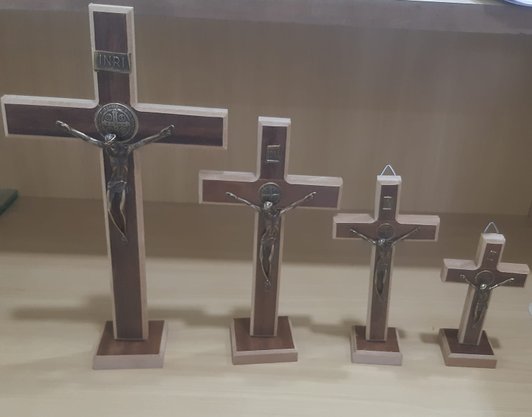 Crucifixo de Mesa - Cristo com São Bento -