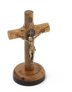 Crucifixo para Mesa - São Bento - 7 cm - Ouro Velho - (Eis o Cordeiro )