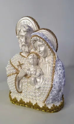 Imagem de Gesso Sagrada Família 20cm - Com Flor de Renda c/ strass e Pérola