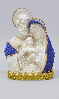 Imagem de Gesso Sagrada Família 20cm - Com Flor de Renda c/ strass e Pérola