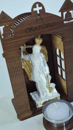 Oratório com Imagem De São Miguel Arcanjo de Resina 13,5 cm