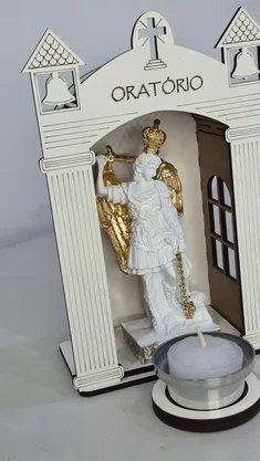 Oratório com Imagem De São Miguel Arcanjo de Resina 13,5 cm