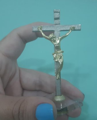 Pedestal c/ base de Acrílico  "Cristo Dourado na Cruz Pratiado " -
