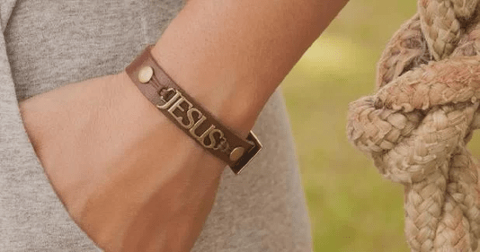 Pulseira em Couro Jesus  -