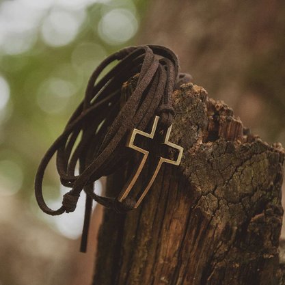 Pulseira em Couro - Jovem Cristão Cruz - Vazada -