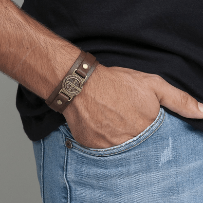 Pulseira em Couro Medalha de São Bento  -