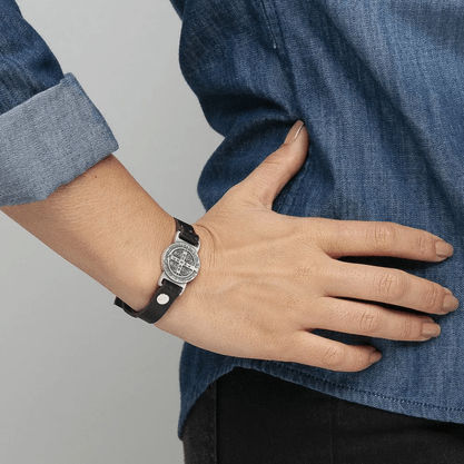 Pulseira em Couro Medalha de São Bento  - Preto -