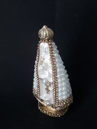 Santa com Pérolas - 10 cm - N. S. Aparecida - Imagem Branca -