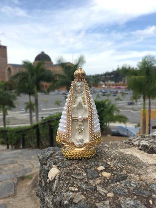 Santa com Pérolas - 10 cm - N. S. Aparecida - Imagem Branca -