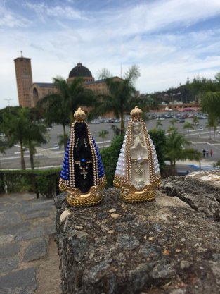 Santa com Pérolas - 10 cm - N. S. Aparecida - Imagem Preta -