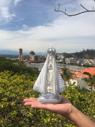 Santa com Pérolas - 22 cm - N. S. Aparecida - Imagem Branca -