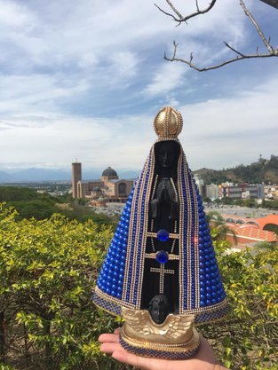 Santa com Pérolas - 40 cm - N. S. Aparecida - Imagem Preta -