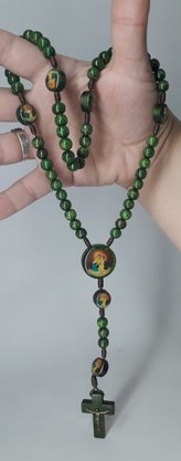 Terço Mãe Rainha no cordão com entremeio resinados -