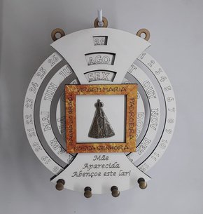 Calendário Permanente com Porta Chaves - N. S. Aparecida -