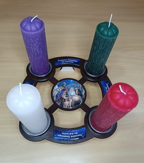Coroa do Advento Média de Mesa - MDF - Presépio Resinado - Vela 5 x 18 -