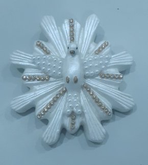 Imagem Divino Espírito Santo com pérolas e gancho Pendurar Paredes 10 cm