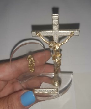 Pedestal Acrílico Cristo na Cruz "Desatadora dos Nós "