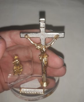 Pedestal Acrílico Cristo na Cruz " N. S. de Fátima "