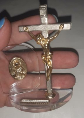 Pedestal Acrílico Cristo na Cruz " Sagrado Coração de Jesus "