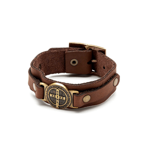 Pulseira em Couro Medalha de São Bento  -