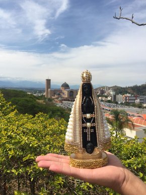 Santa com Pérolas - 20 cm - N. S. Aparecida - Imagem Preta -