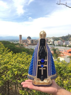 Santa com Pérolas - 30 cm - N. S. Aparecida - Imagem Preta -