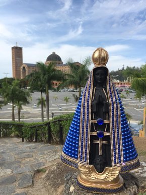 Santa com Pérolas - 40 cm - N. S. Aparecida - Imagem Preta -