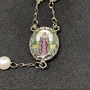TERÇO PÉROLA NA CAIXINHA NOSSA SENHORA DAS LÁGRIMAS 6MM -